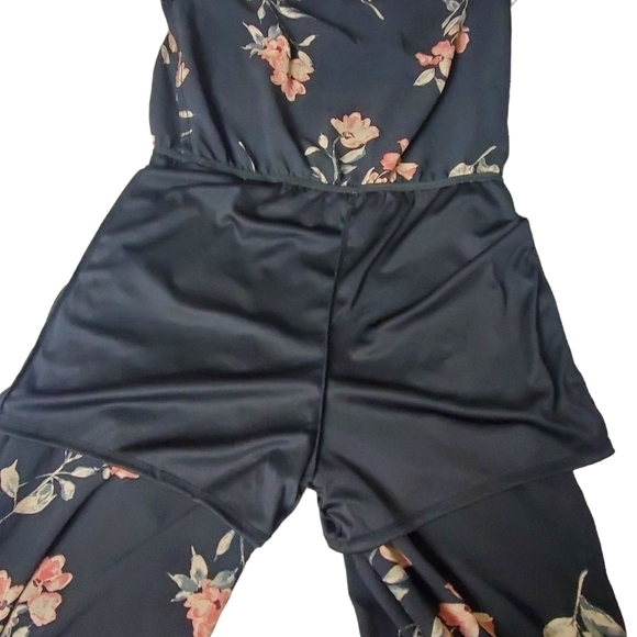MICHEL Studio Black and Pink Floral Culotte Jumpsuit with Wide-Leg Design - Picture 5 of 8
